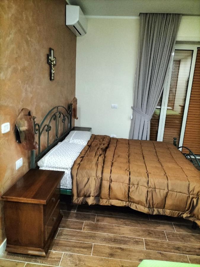 Appartement La Dimora Di Alex à Naples Extérieur photo